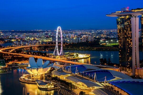 Goldene Lichter der Nacht von Singapur