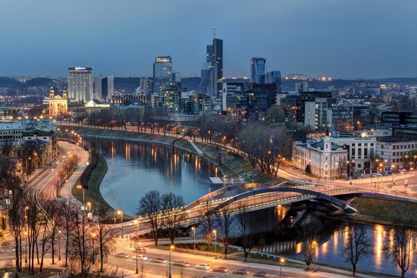 Promenade du soir de la ville de Vilnius