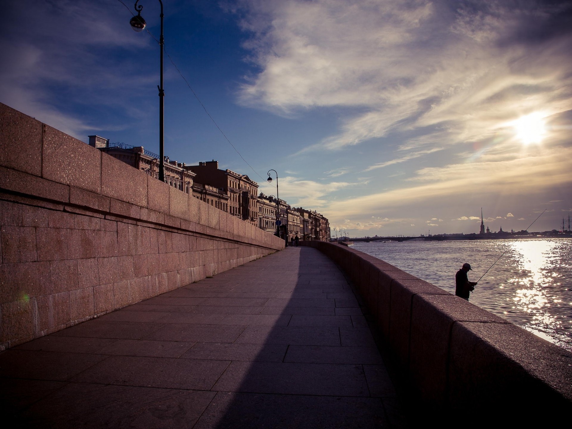 san petersburgo ciudad pescador neva terraplén