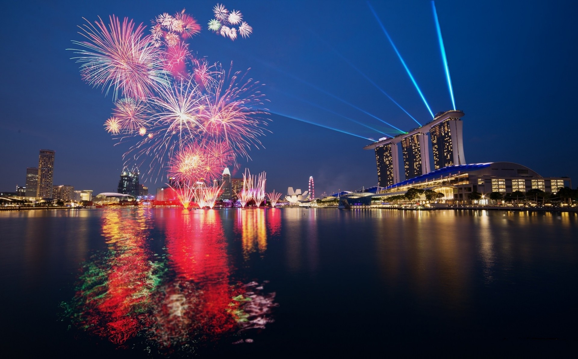 ночь фейерверки вода сингапур marina bay sand