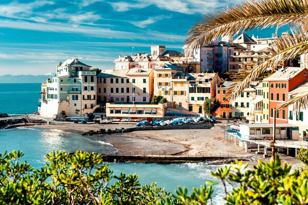 Фото городка в Италии на берегу моря