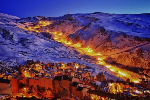 Nuit hiver Espagne montagnes et lumières de la ville