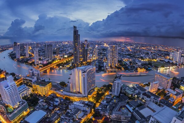 Bangkok nella foto della città notturna