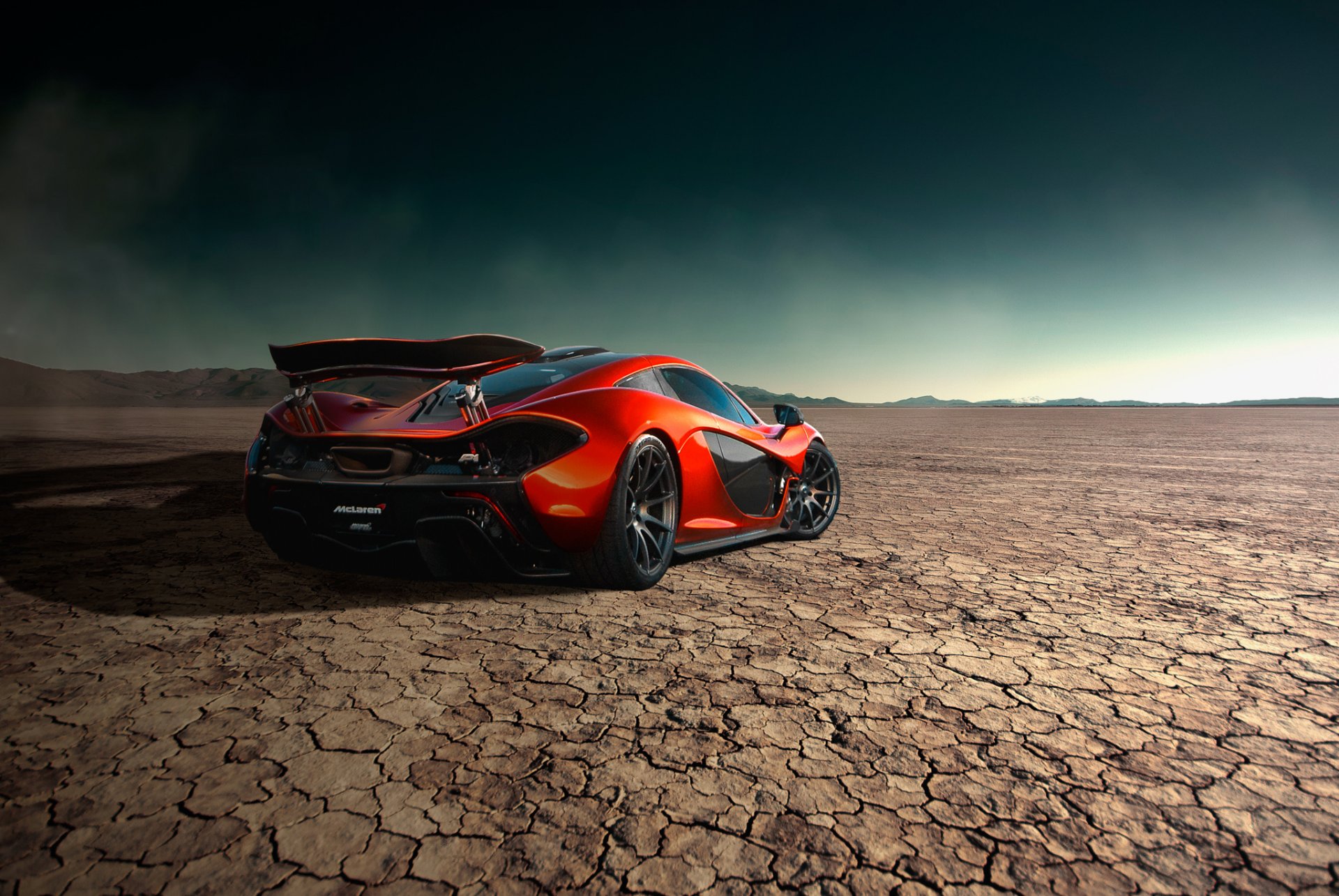 mclaren p1 orange supercar désert tempête route arrière