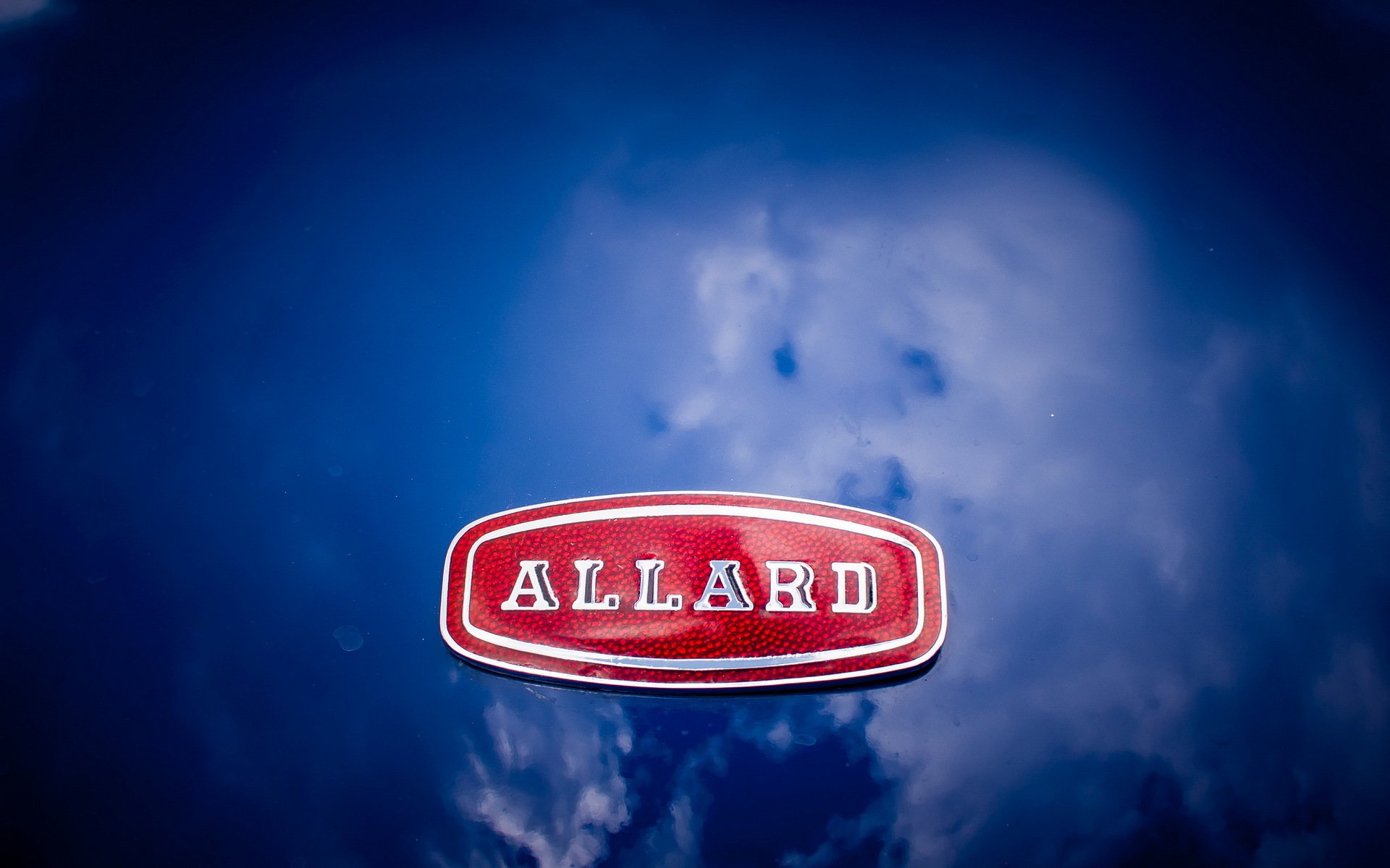 allard voiture capot signe