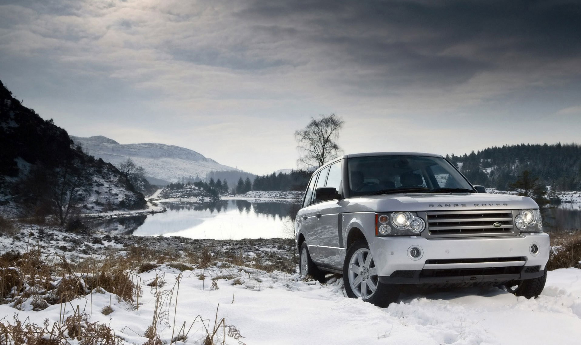 land rover panorama land rover neige lac hiver paysage montagne vue voiture blanche voiture phares voitures transport auto véhicules