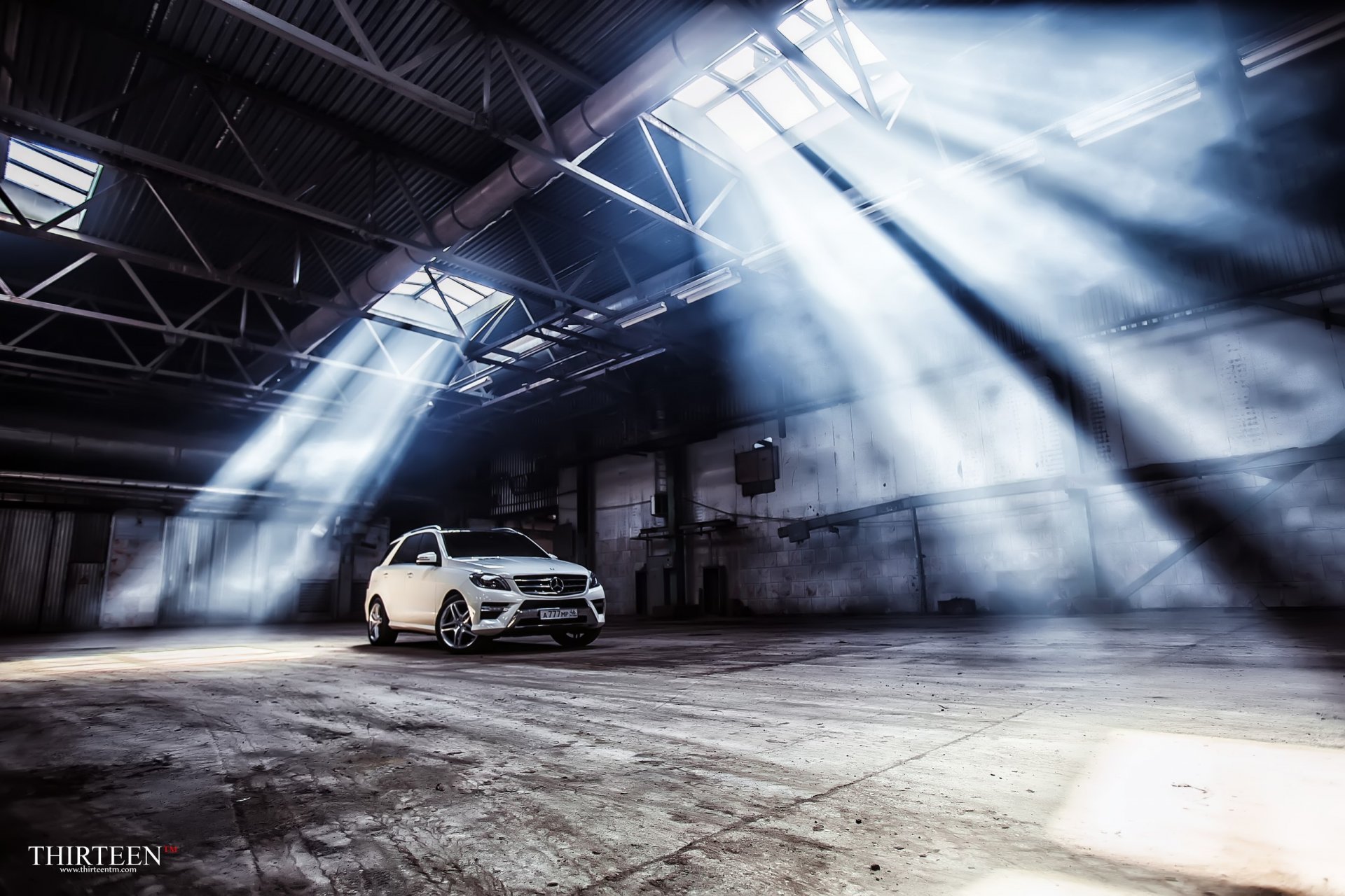 trzynaście zdjęcia fotograf auto samochód mercedes-benz ml350 amg hangar