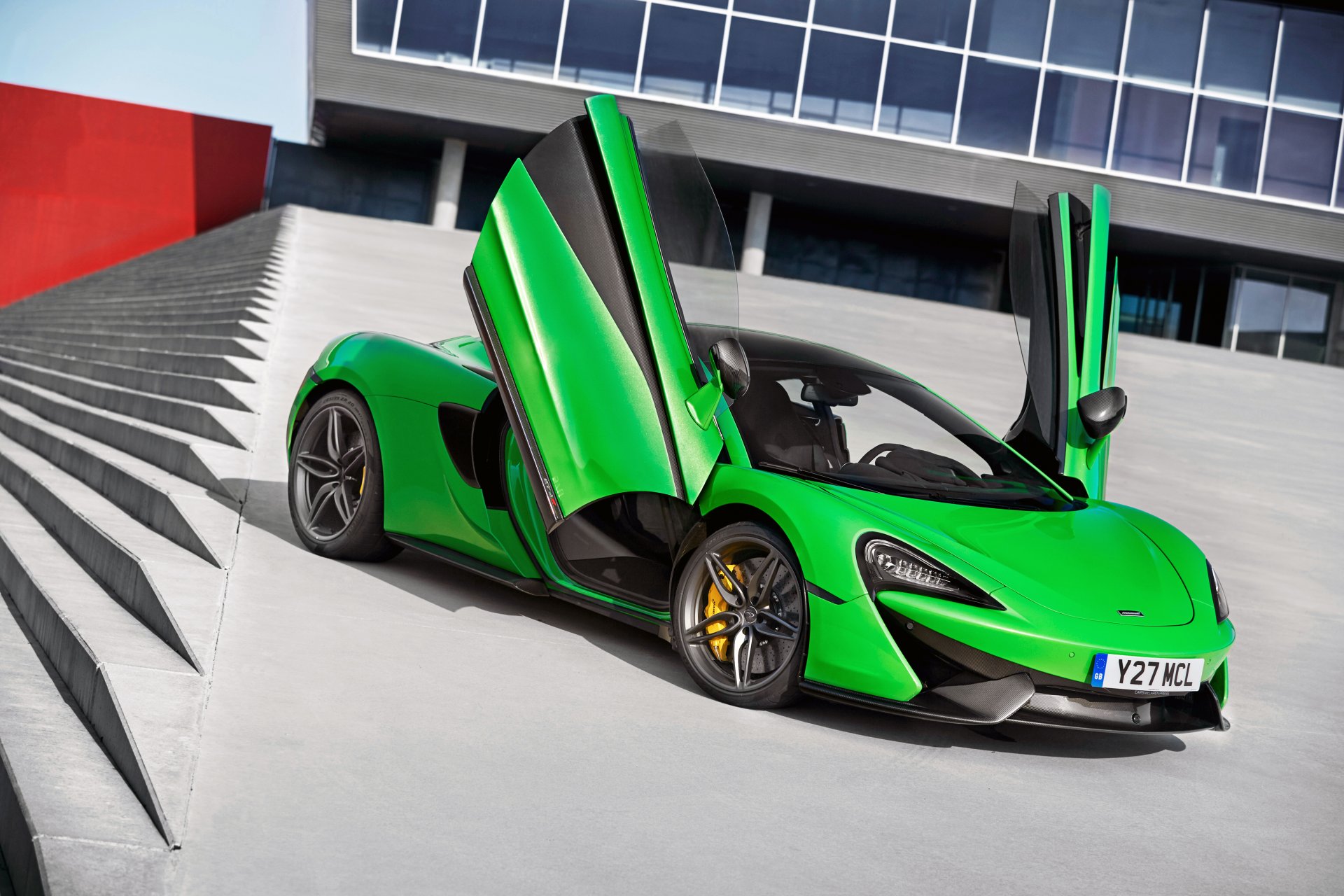 mclaren 570s макларен суперкар двери