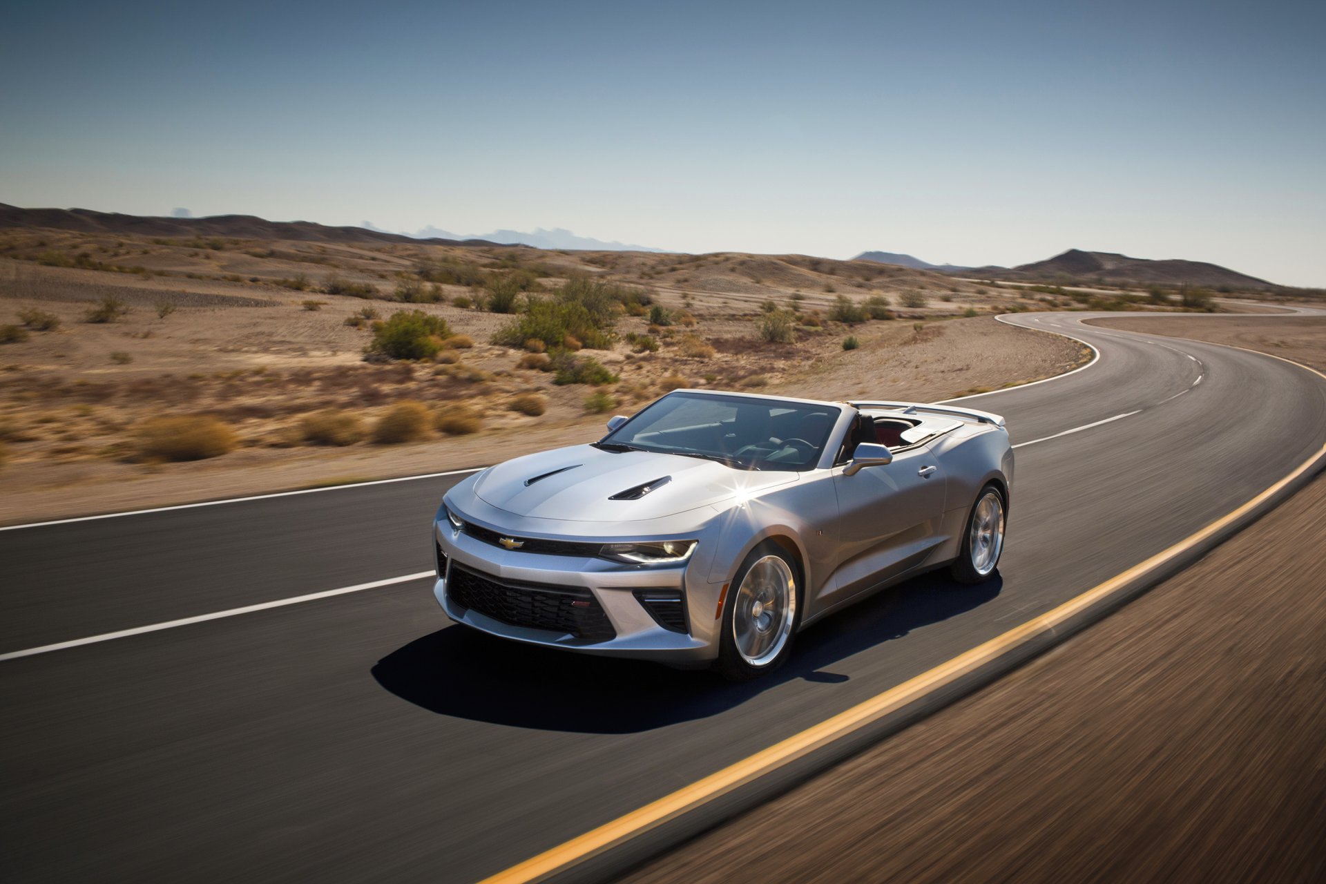 chevrolet camaro ss convertible coche en movimiento