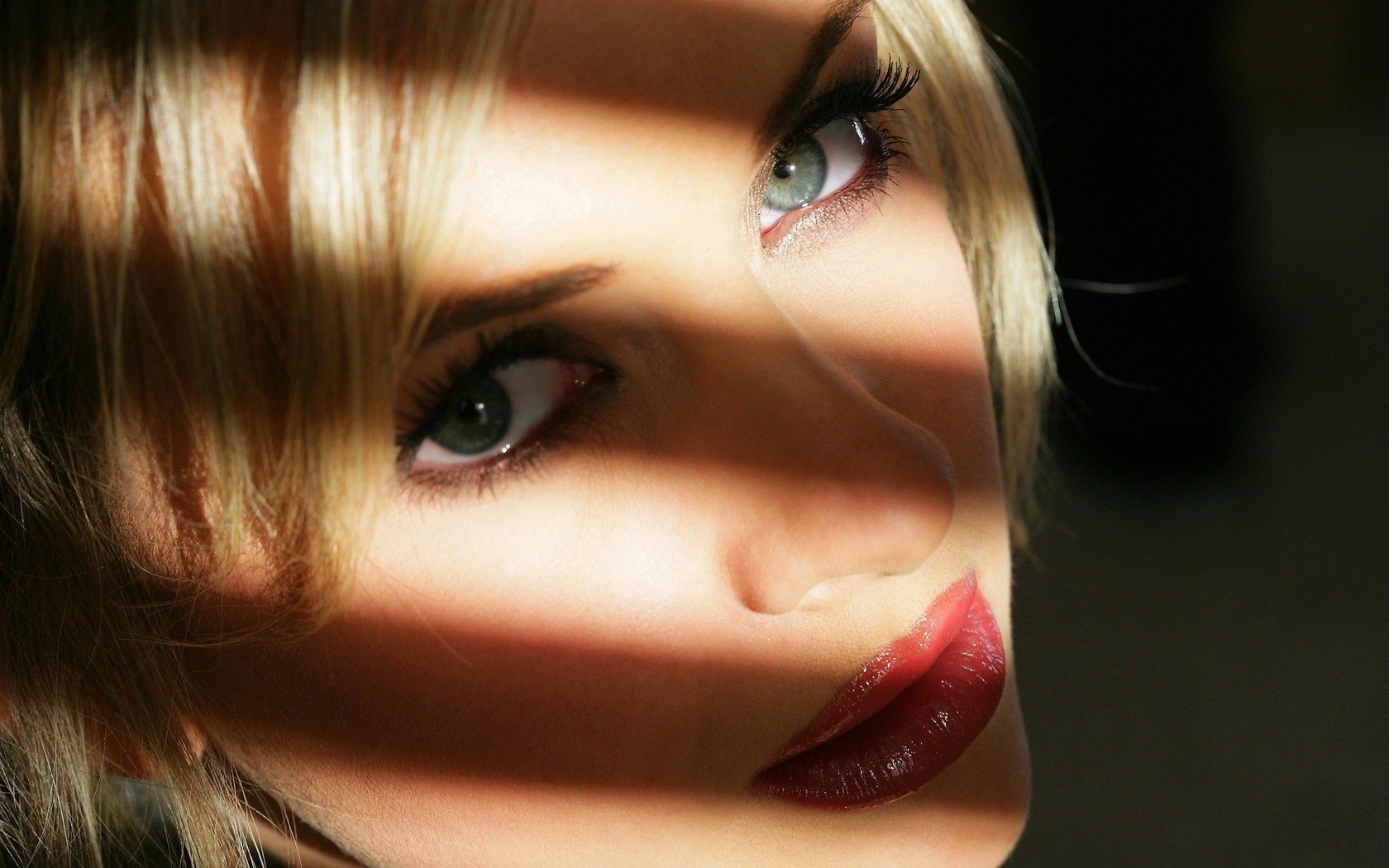 looking through blinds sarah blonde face shadow look centerfolds portrait girls women eyes kate winslet