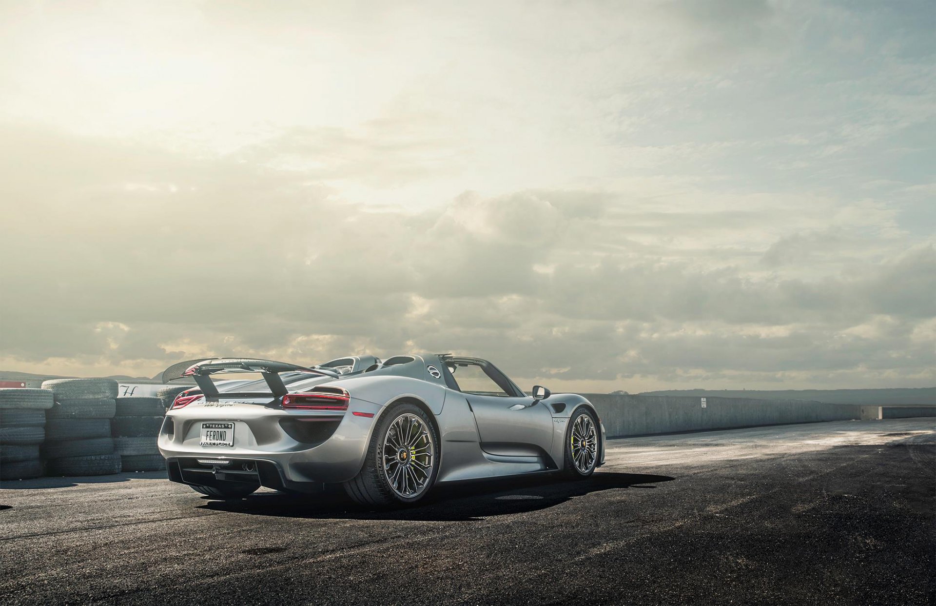 porsche spyder silber hinten anzeigen spoiler räder