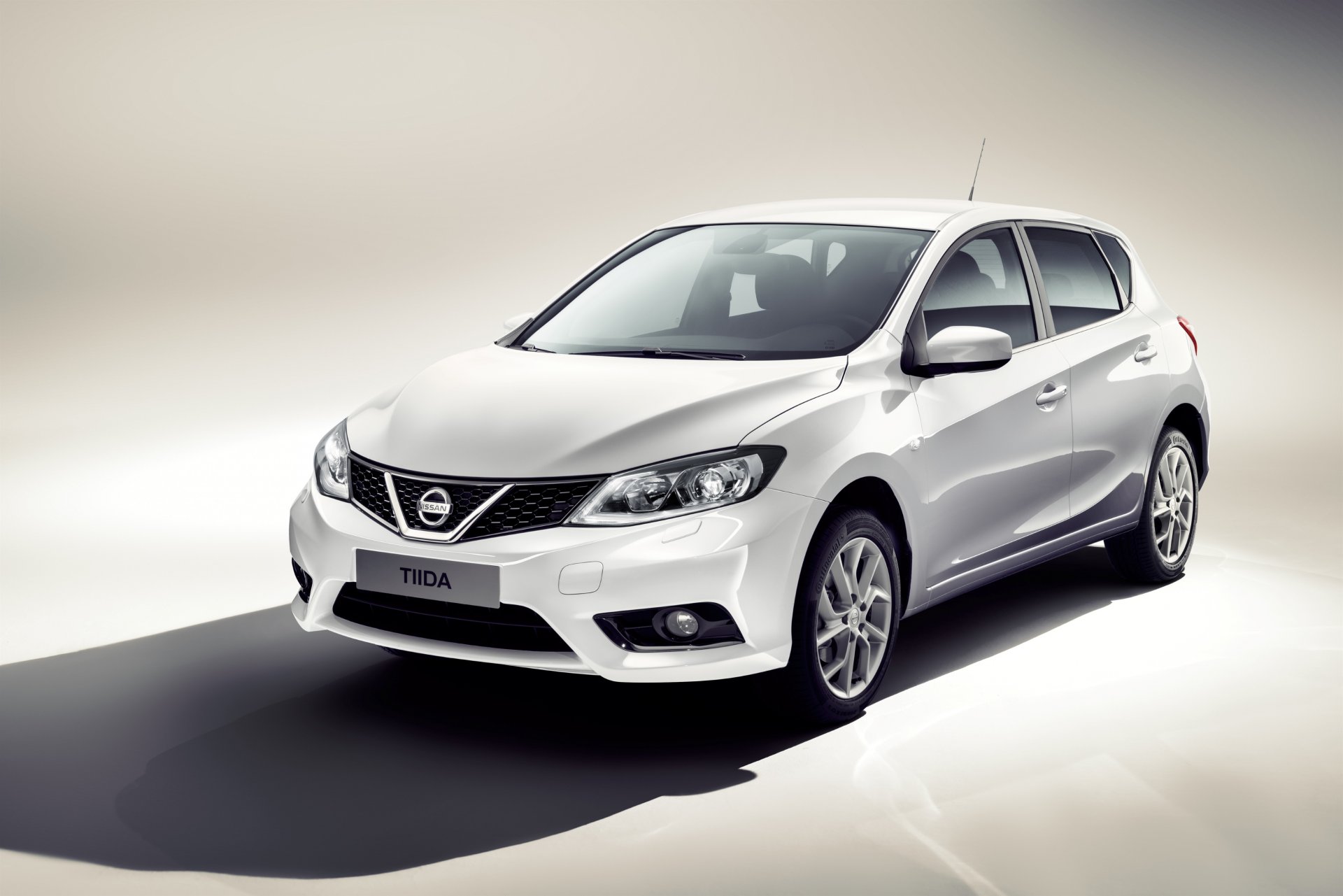 2015 г. nissan tiida снг спецификации ниссан тиида