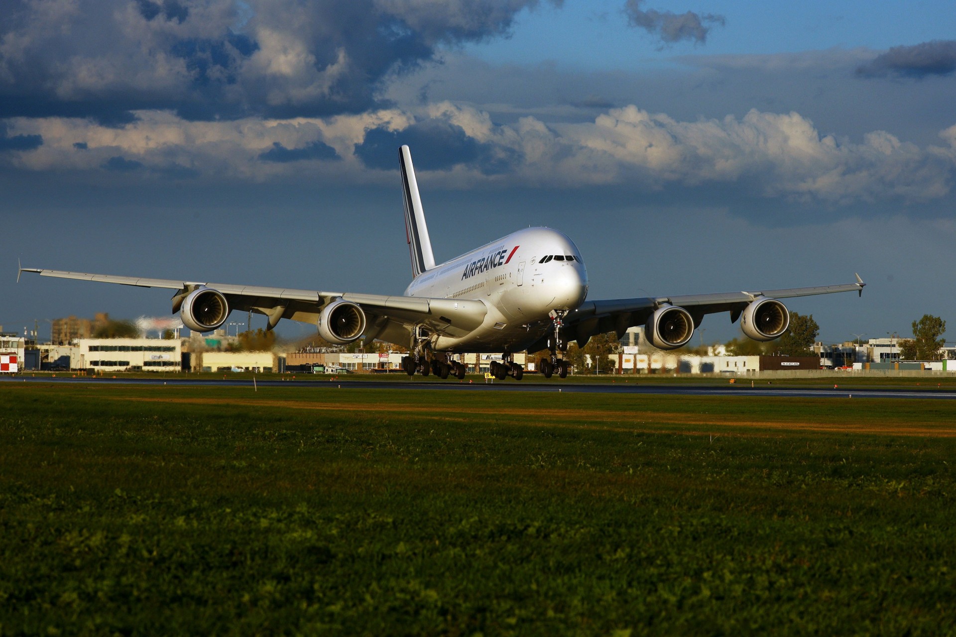 самолет а380 аэробус air france взлет трава лайнер аэропорт