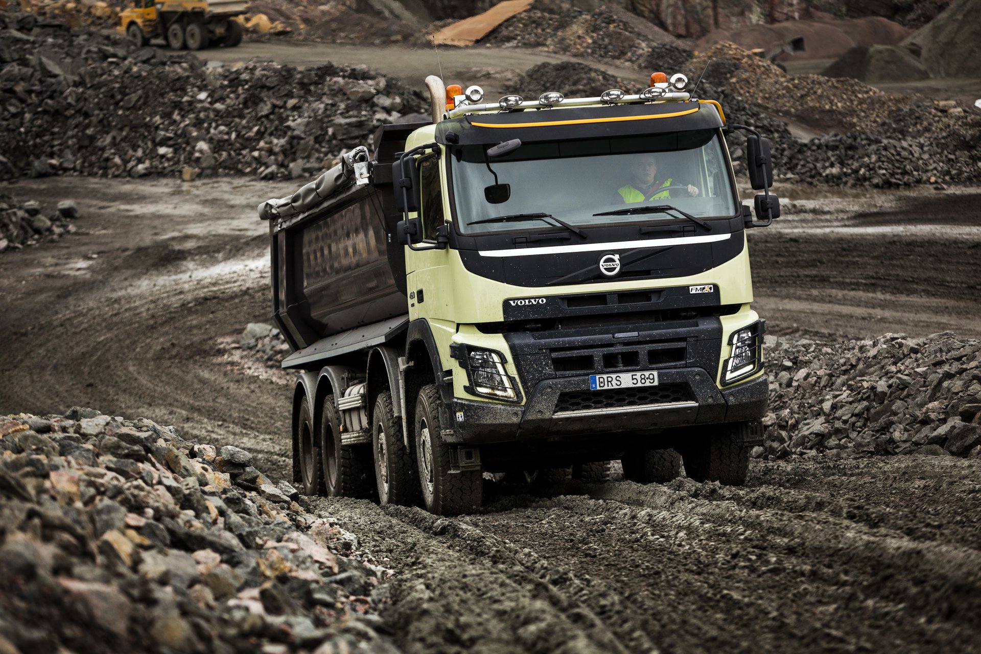 2013 volvo fmx 8x4 volvo wał samojezdny ciężarówka kamieniołom kamienie droga kurz sprzęt specjalny