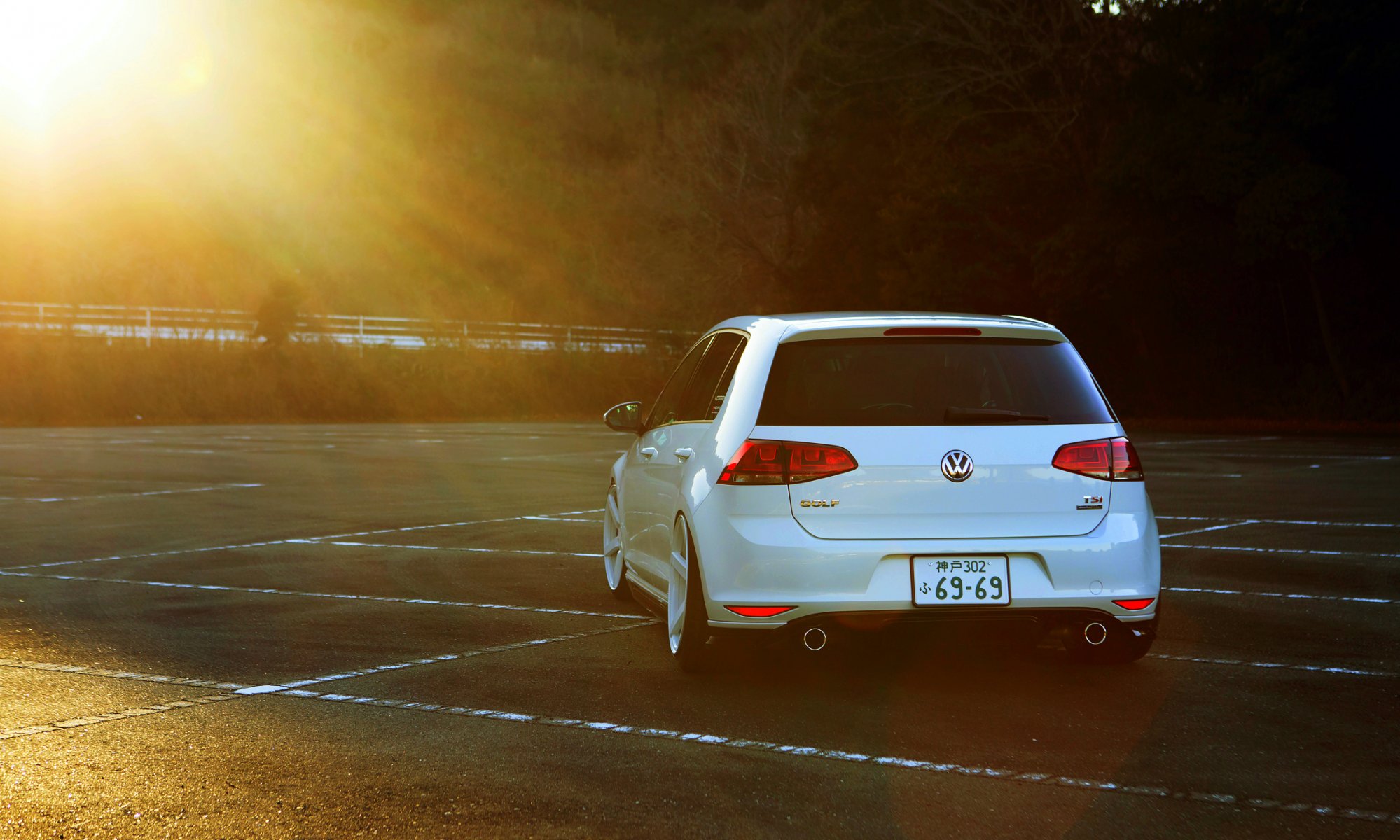 volkswagen golf blanco ruedas