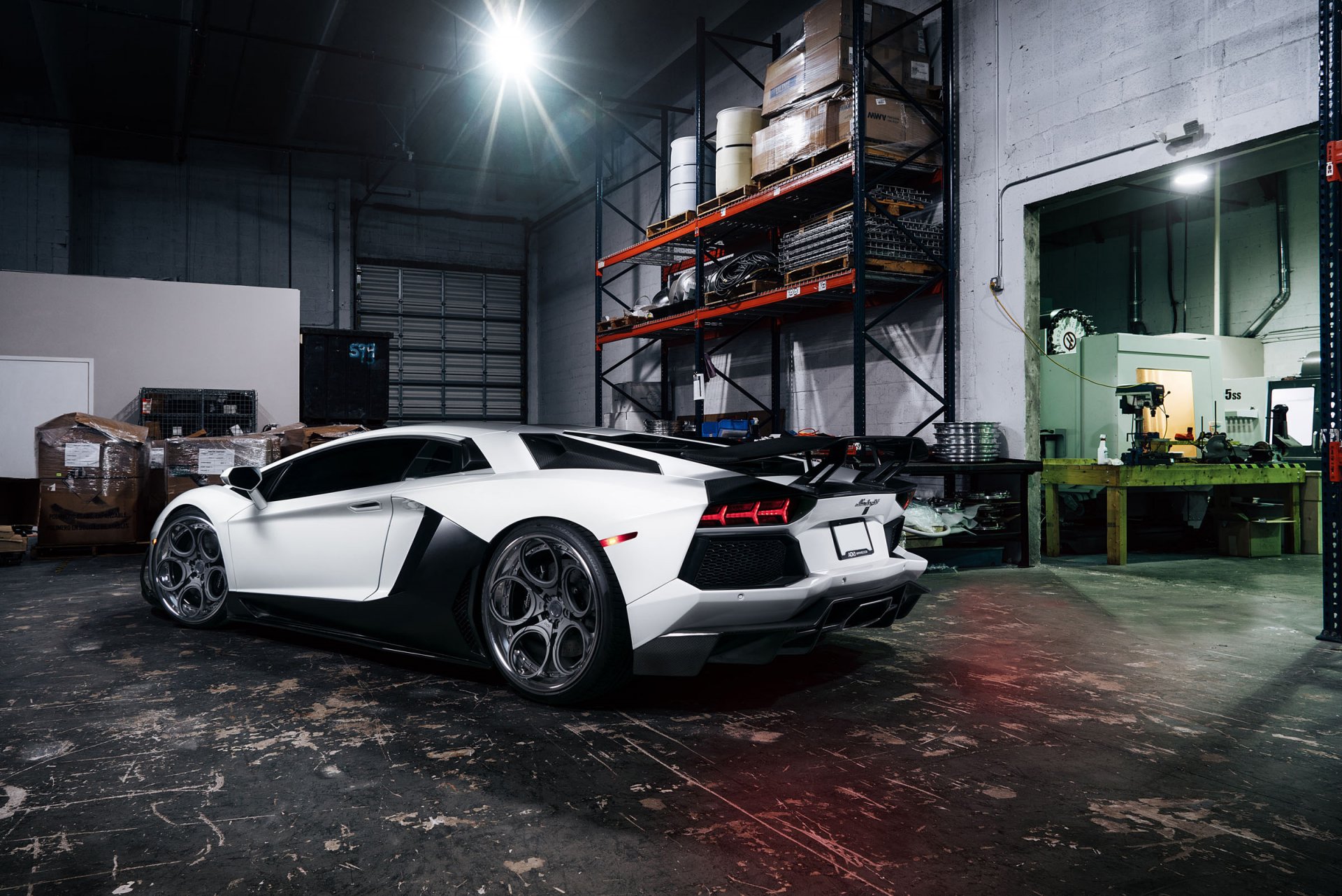 lamborghini aventador lp700-4 ruote bianco opaco tuning supercar posteriore garage