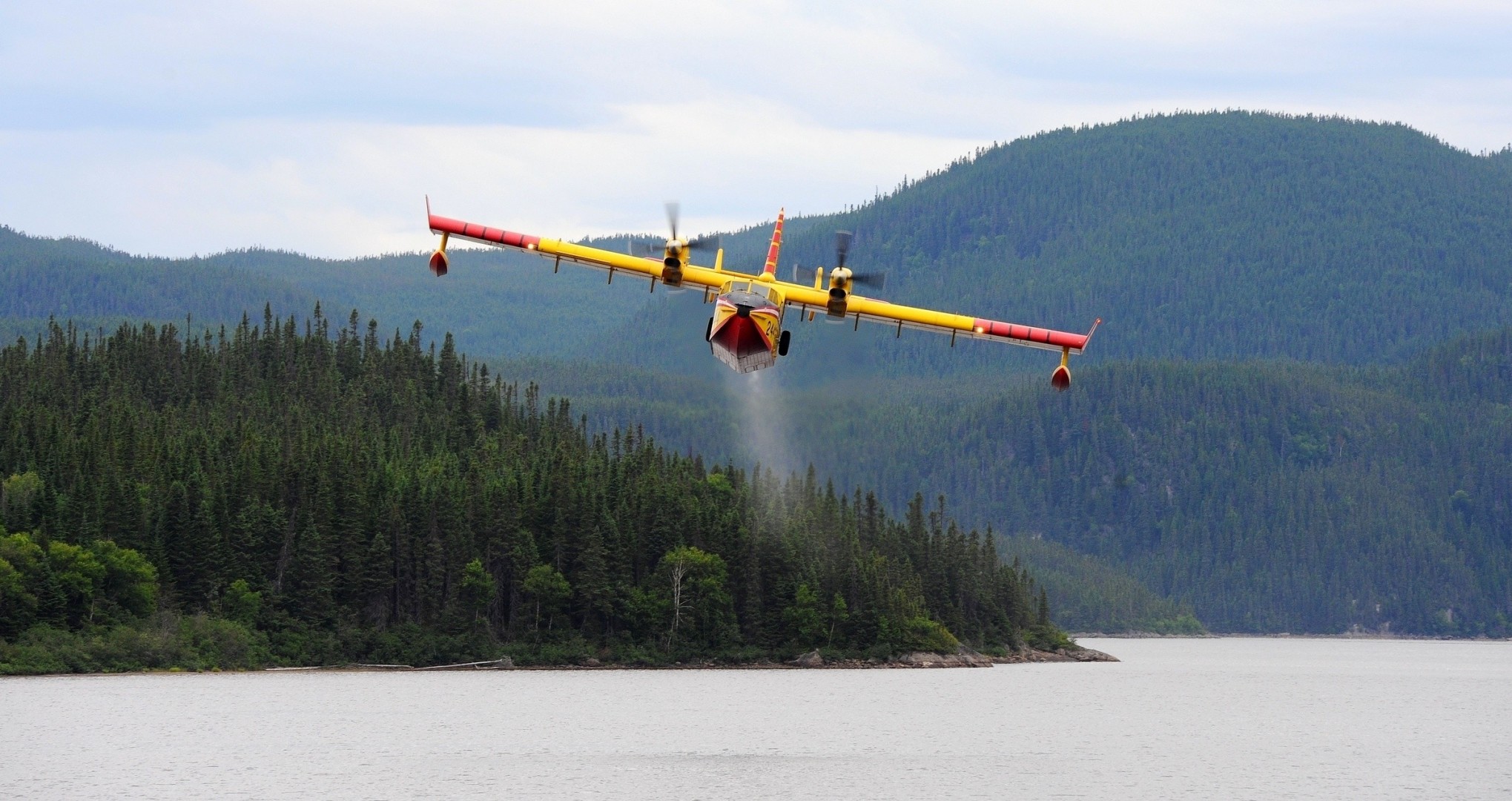 niebo cl-415 rzeka wzgórza