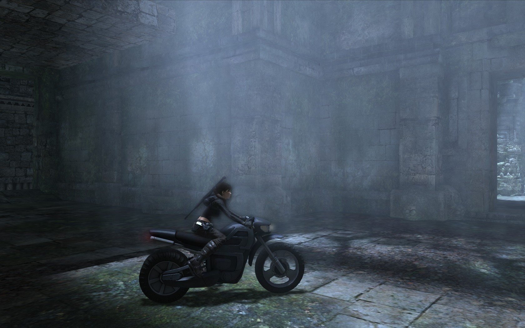 tomb rider mädchen motorrad screenshot nebel