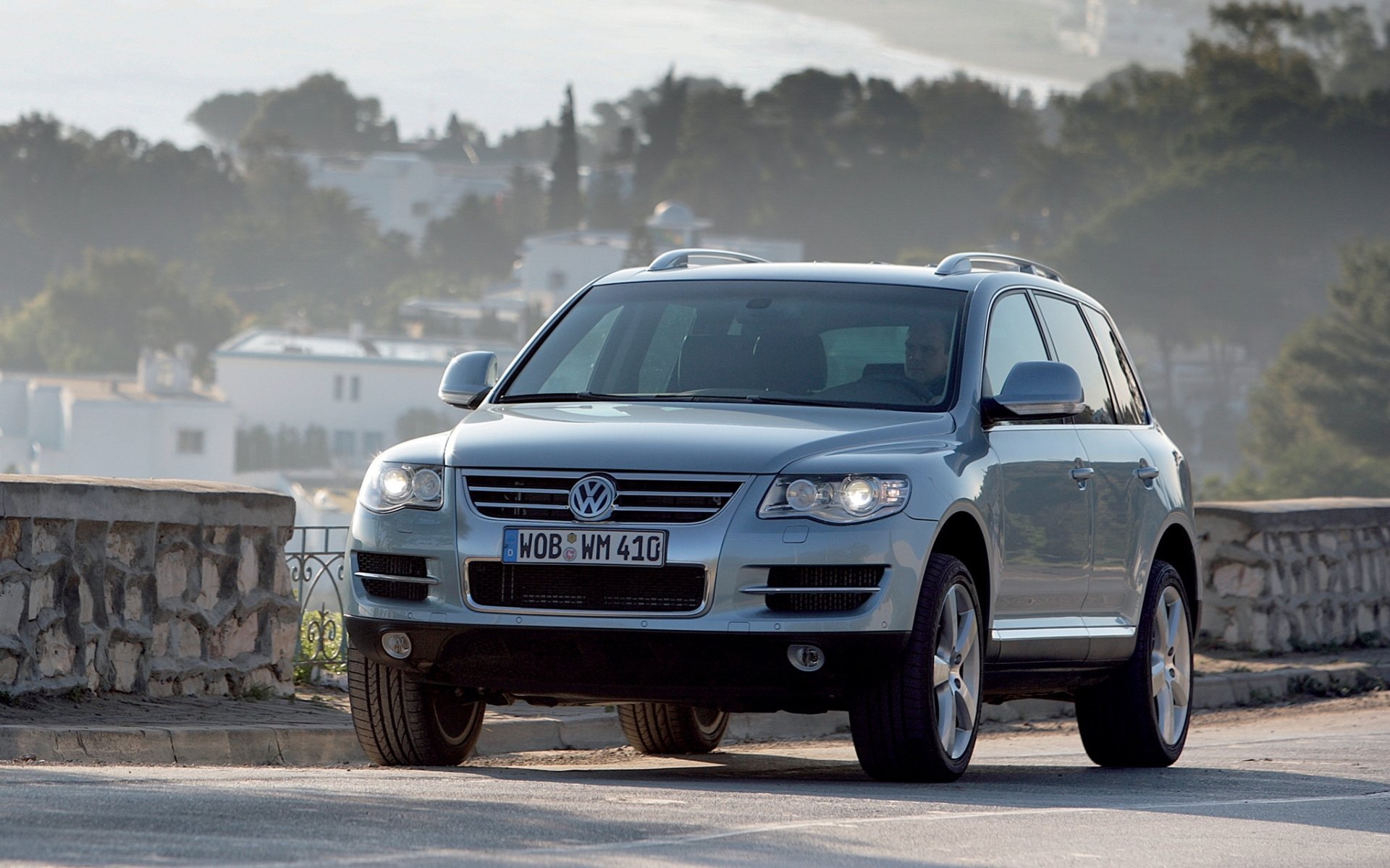 volkswagen touareg v10 tdi tuareg front background