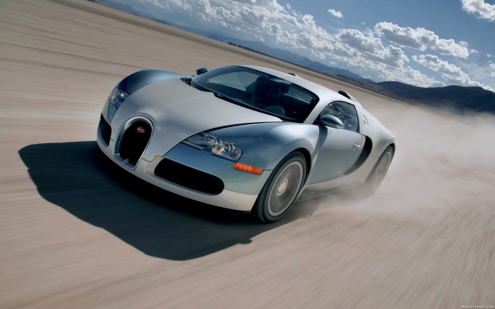 das teuerste auto bugatti veyron bugatti geschwindigkeit wüste staub bewegung himmel wolken auto cooles auto auto auto sportautos transport kraftfahrzeuge