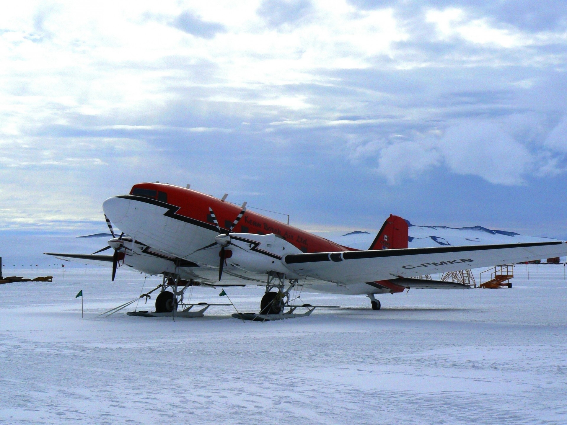 aeródromo douglas dc-3 nieve invierno