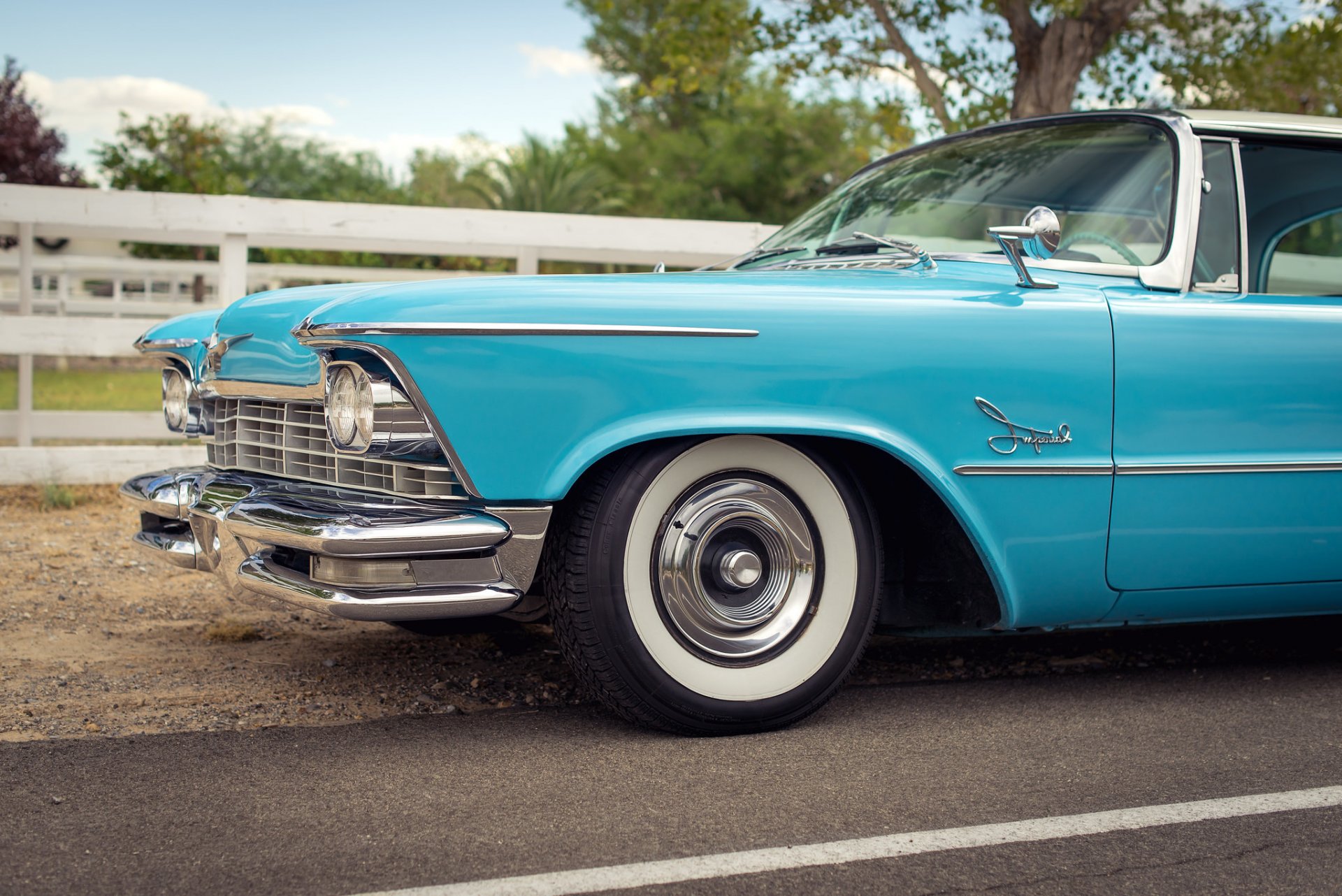 1957 chrysler imperial widok z boku klasyczny retro