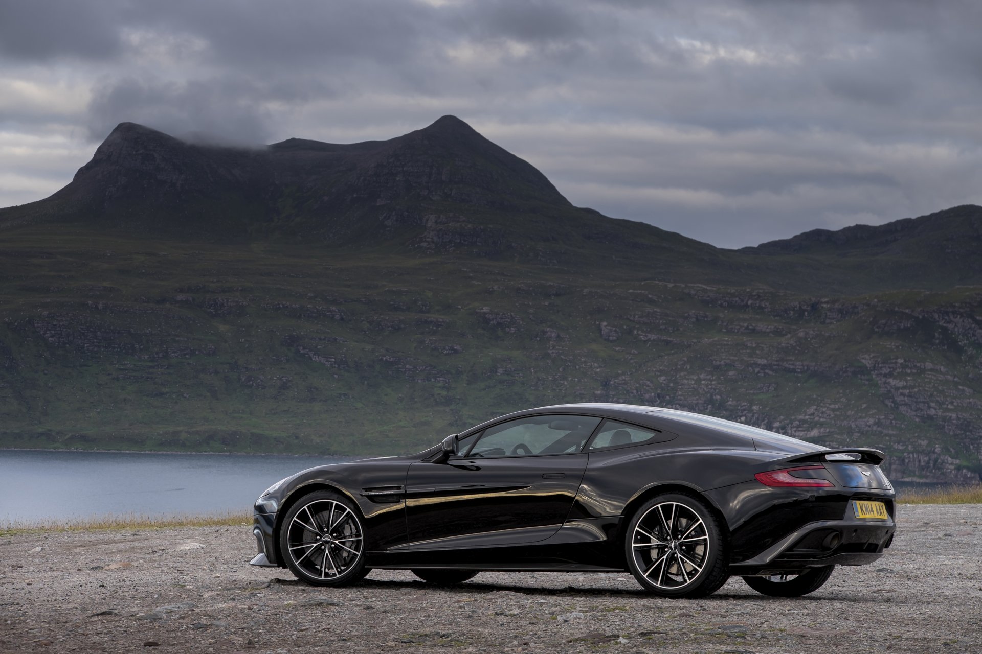 2014 aston martin vanquish углерод астон мартин ванквиш