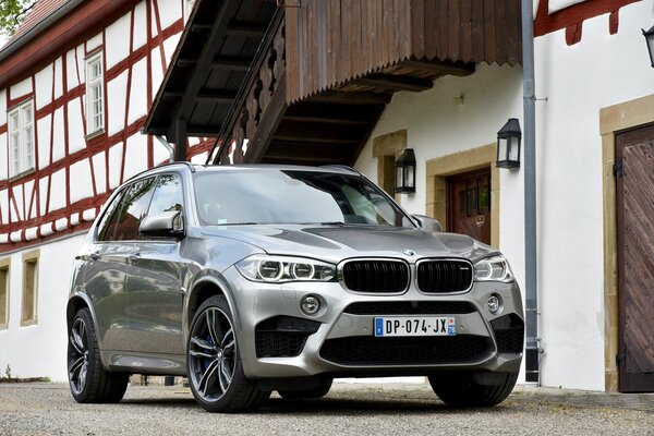 Auto 2015 bmw x5 di colore grigio