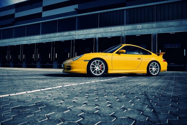 Image de Porsche élégant dans la ville