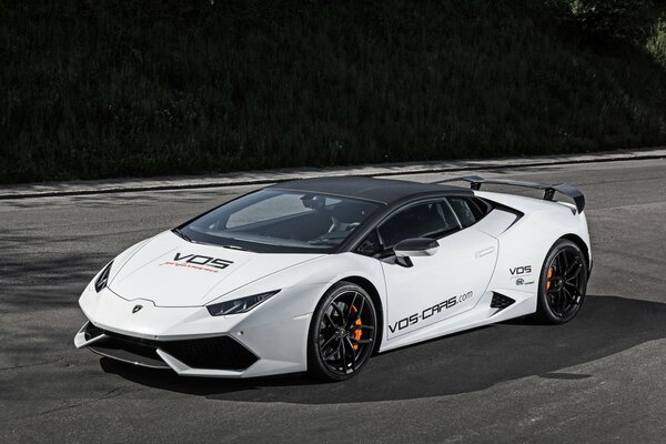 Weißer Lamborghini Huracan