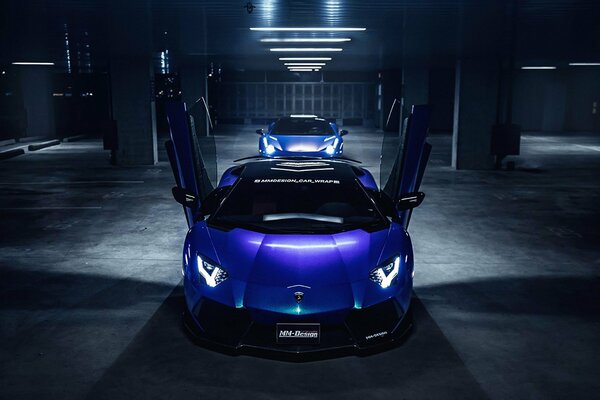 Voiture bleue Lamborghini dans un design magnifique