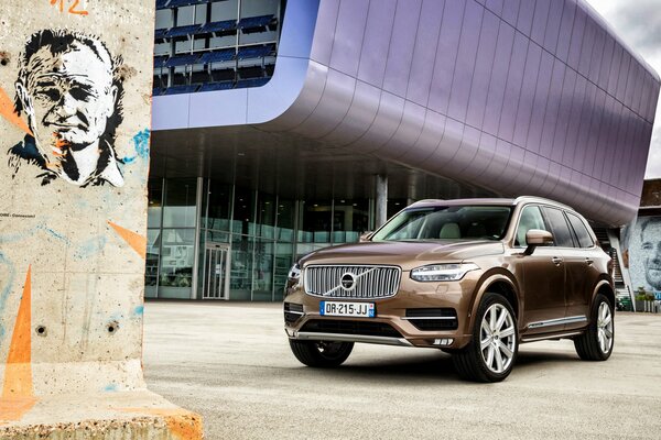 Volvo vicino al business center