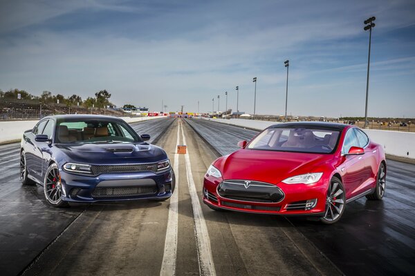 Czerwona Tesla Model S i niebieska Ładowarka p85d