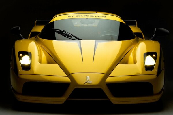 Ferrari żółte auto sportowe auto luksusowe design