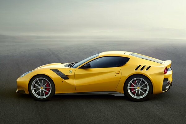 Обои на рабочий стол Суперкар ferrari f12