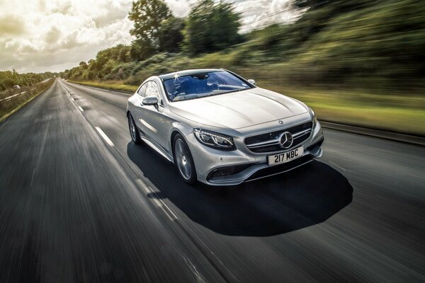 Voiture de la classe s de Mercedes Benz 2015