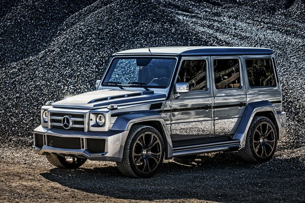 Mercedes-benz g-класса в зеркальном цвете