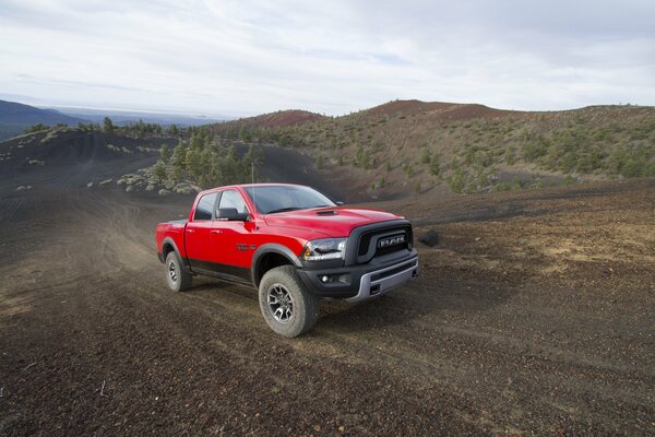 Coche rojo Dodge RAM 1500