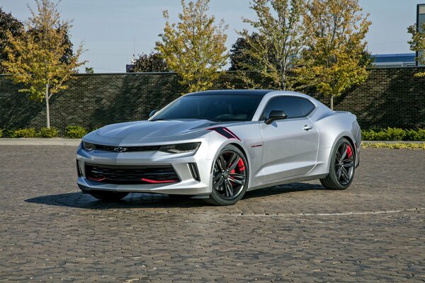 Chevrolet Camaro debout sur le parking