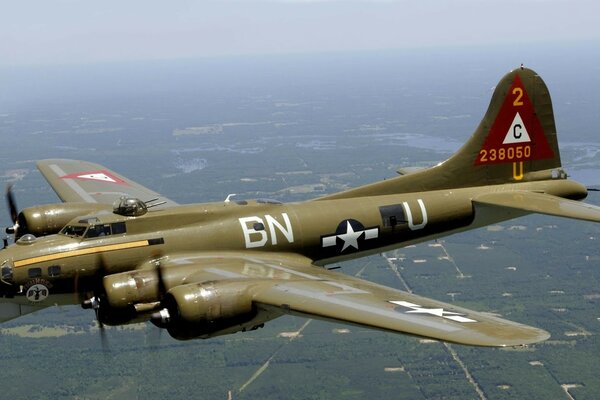 Fortaleza voladora en el cielo B17 Estados Unidos