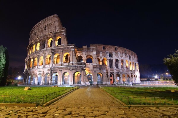 Die nächtliche Schönheit Italiens. sehenswürdigkeiten in Rom