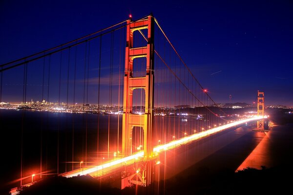 Most w San Francisco w nocy