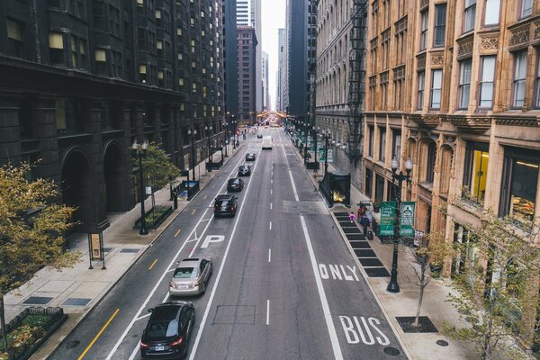 Típico de Chicago. calles vacías y carreteras de Estados Unidos