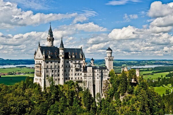 Schloss am blauen Himmel