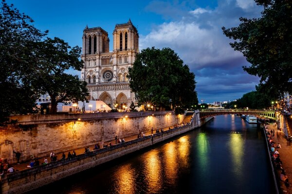 Der berühmte Notre-Dame-De-Paris in Paris