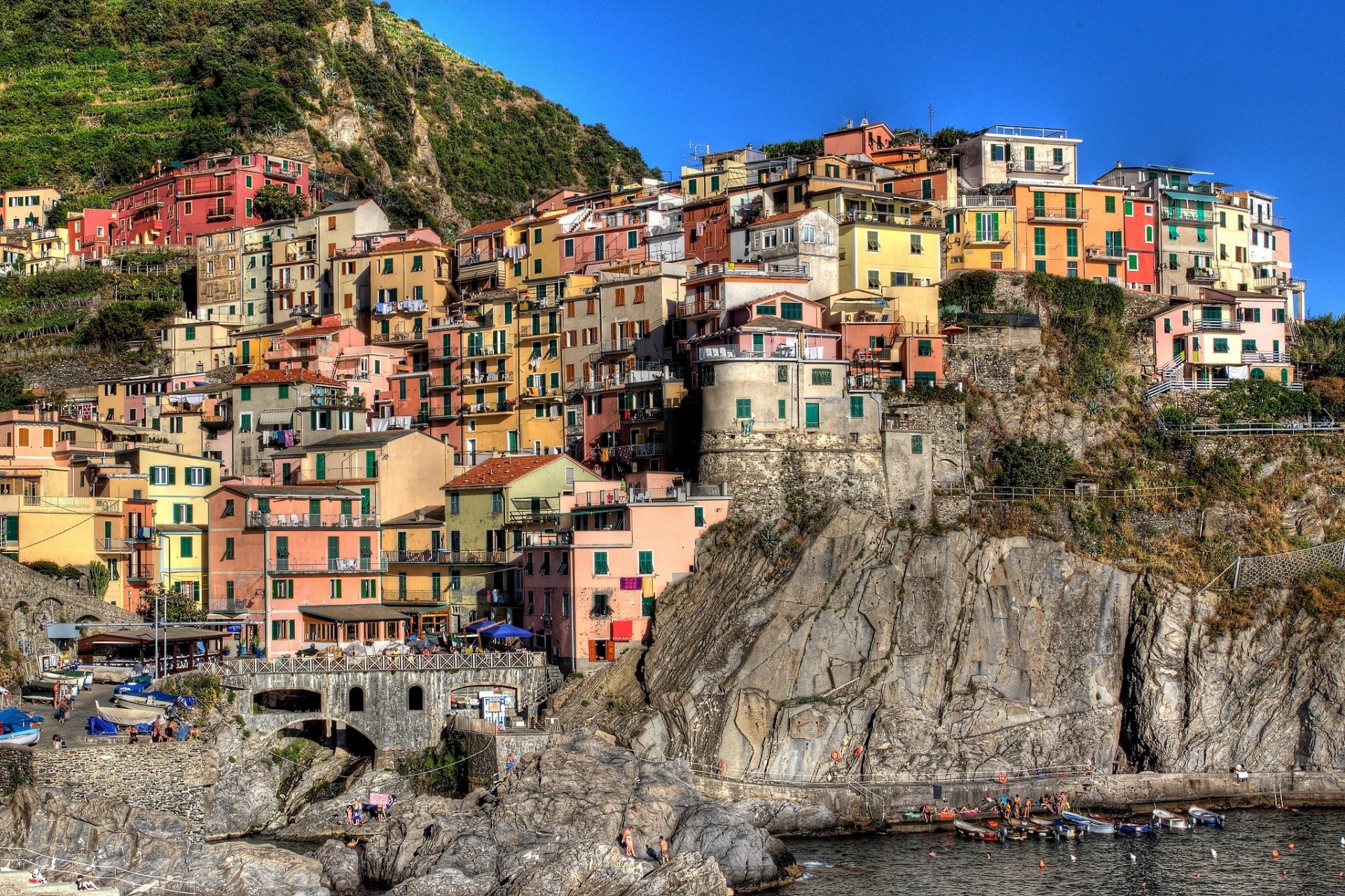 italy manarola building cinque terre rock house