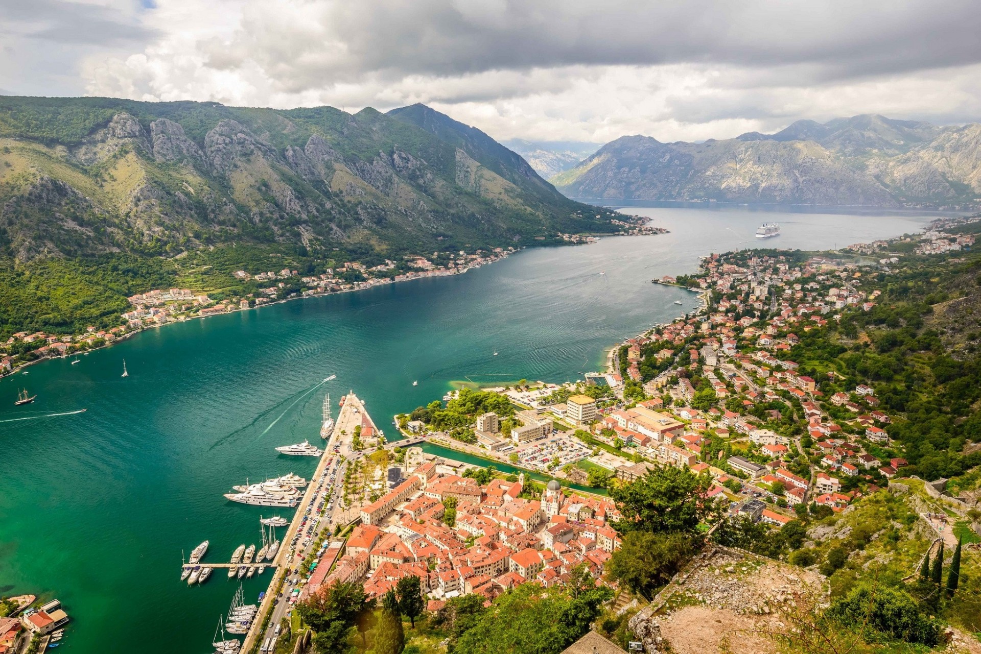 kotor montenegro baia di kotor baia di kotor panorama montagne gamma lovćen