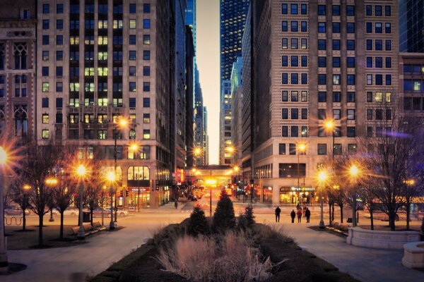 Chicagos Abendstadt im Licht der Lichter