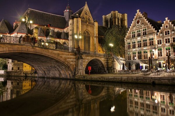 The city of Belgium and its night bridge