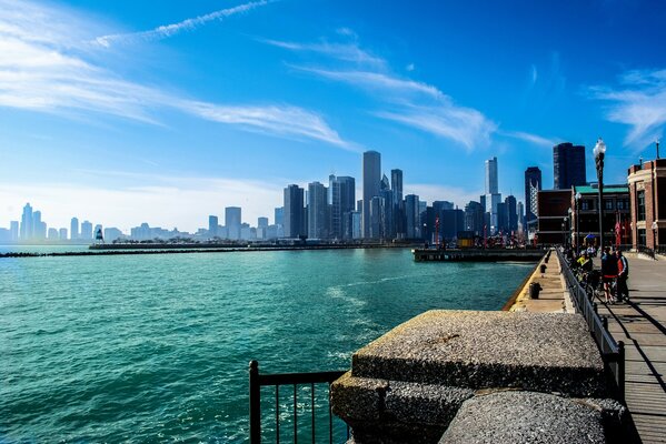 Belle ville de Chicago sur la rivière